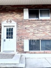 Building Photo - 111 Center St