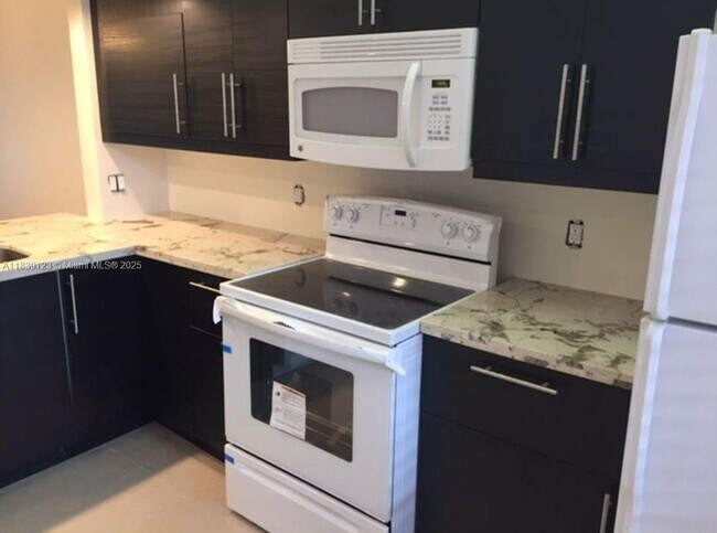 Foto del edificio - 227 Lakeview Dr
