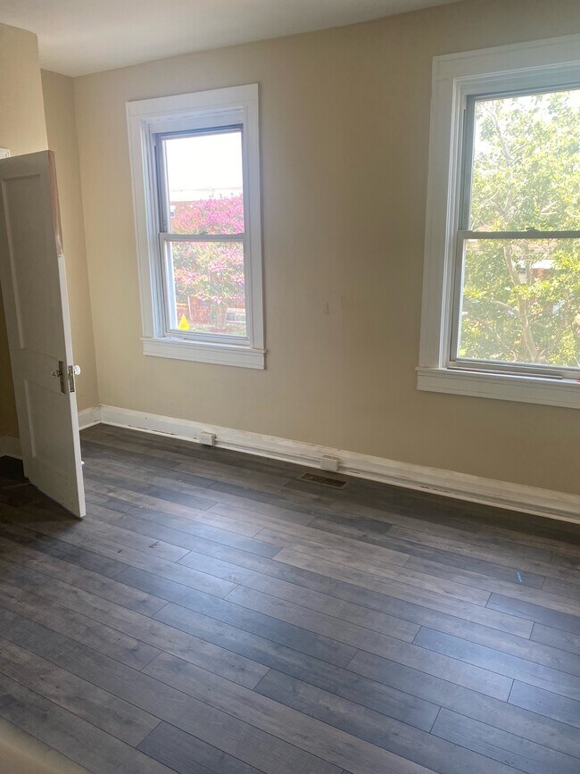 Building Photo - 3117 Chesterfield Ave