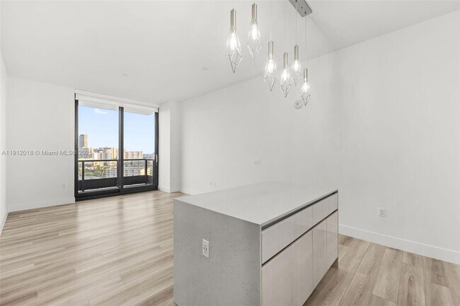 Foto del edificio - 101 Diplomat Pkwy