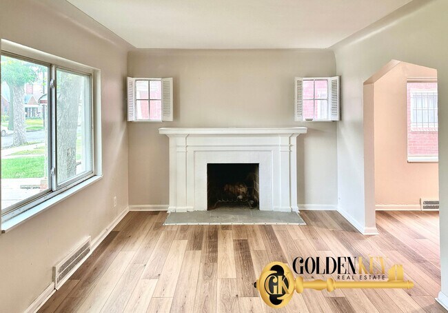 Building Photo - Like Brand New /Completely Updated 3 bedro...