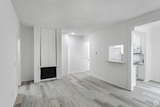 1HAB, 1BA - 650 ft² - 10905 Ohio Ave