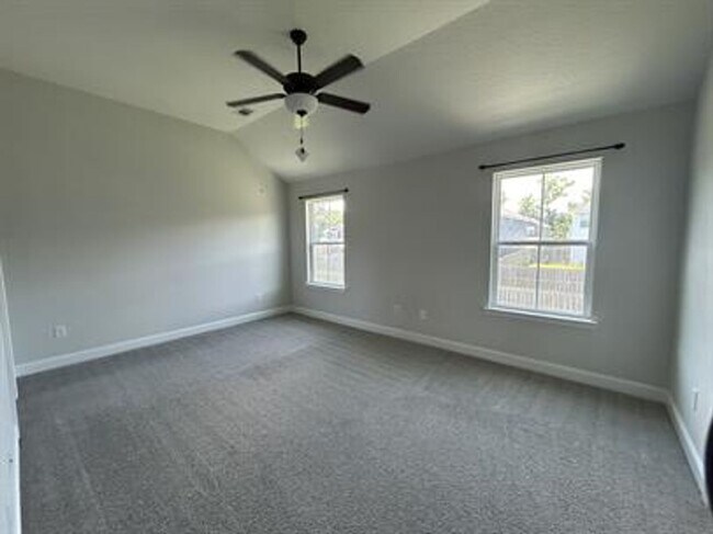 Building Photo - 532 Fairview Circle
