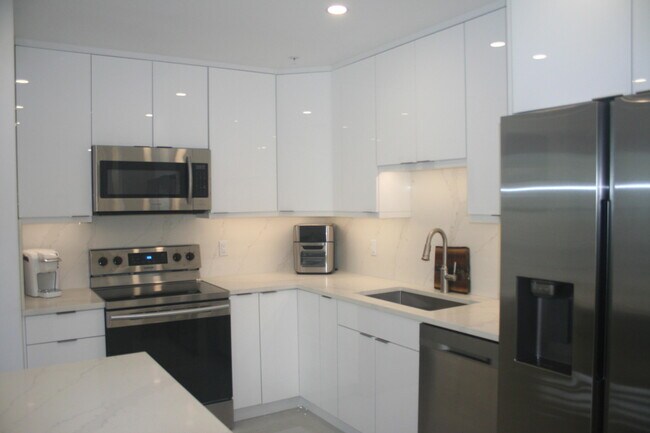 Building Photo - 1203 Town Center Dr