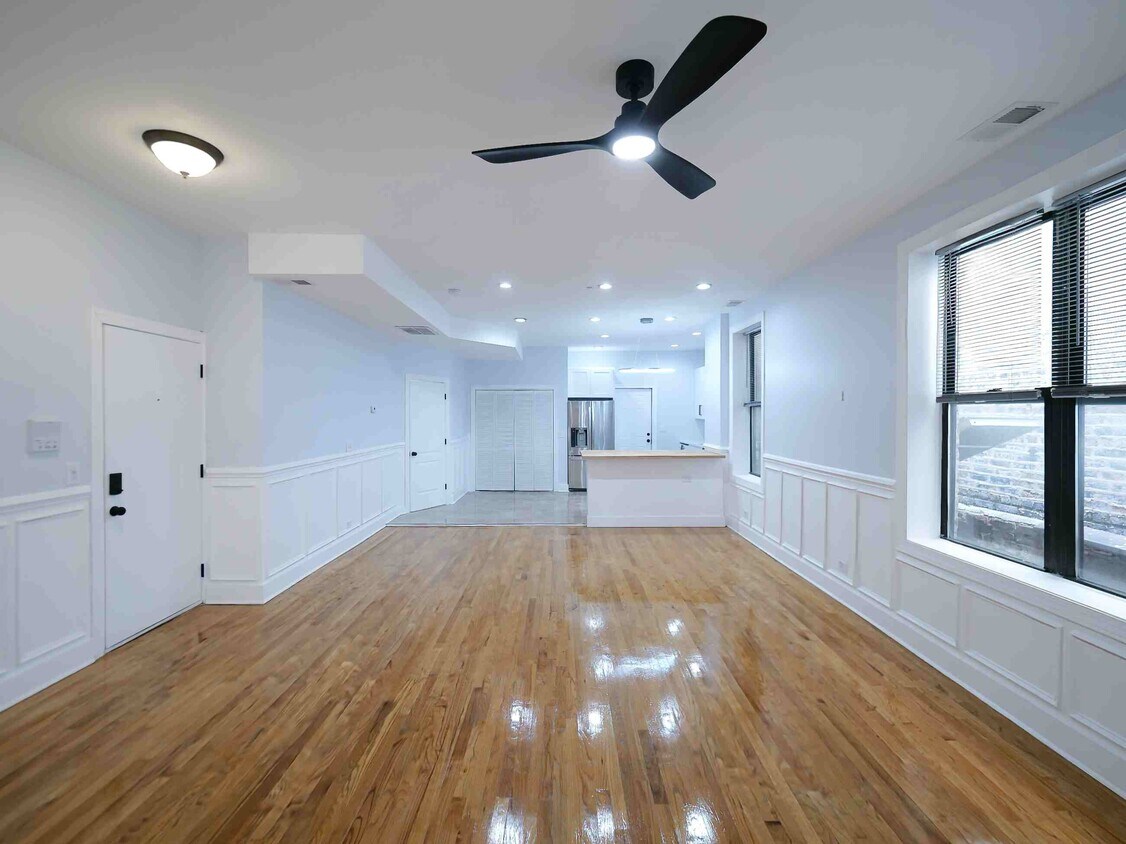 Primary Photo - 2032 N Damen Ave