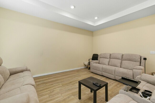 Foto del edificio - 6137 SW 70th Ave