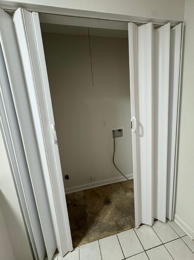 Foto del edificio - 571 Winding Creek Rd