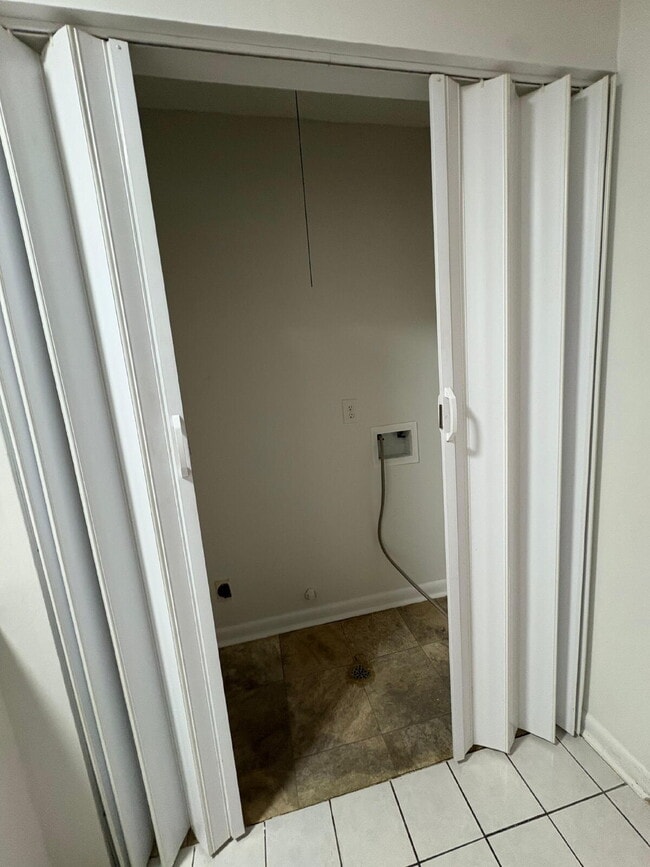 Building Photo - 571 Winding Creek Rd