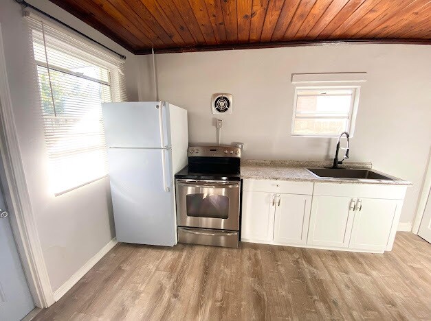 Building Photo - 374 E Chestnut Ave