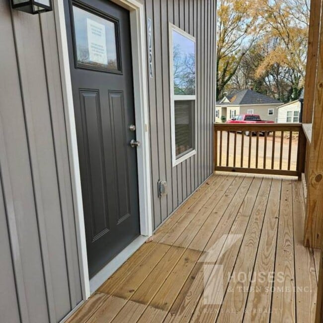 Photo - 205 Blackwood St House