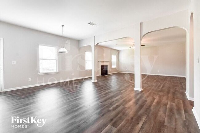 Foto del edificio - 3744 Beech Bottom Ln