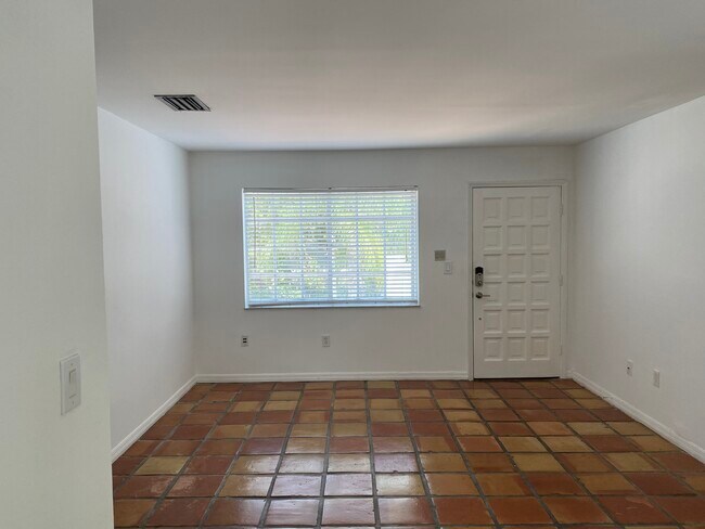 Building Photo - 2920 Bird Ave