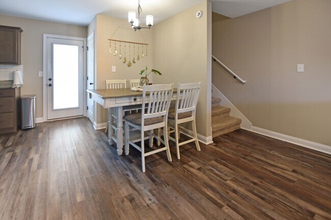Building Photo - Pet Friendly Three Bedroom!