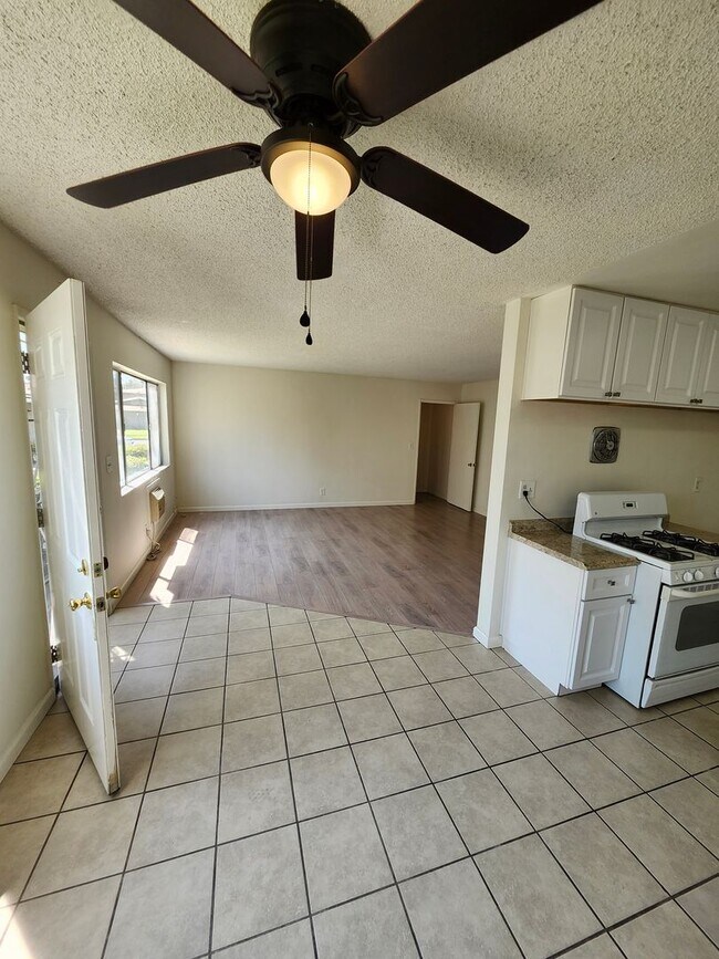 Foto del edificio - 438 Silverwood Ave