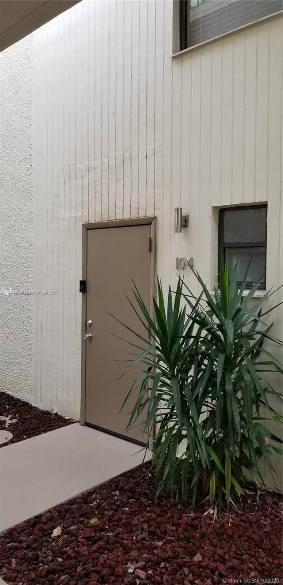 Building Photo - 20200 W Country Club Dr