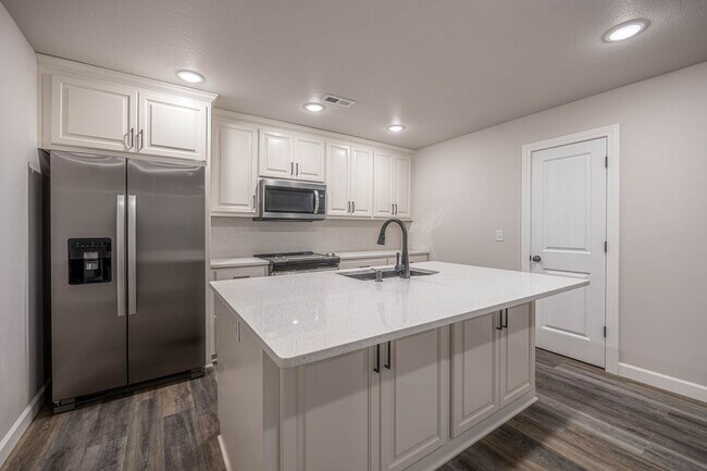 Building Photo - 373 SE 95th Rd