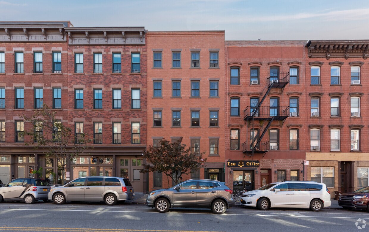Primary Photo - 112 Greenpoint Ave