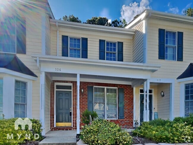 Building Photo - 104 Carved Oak Dr