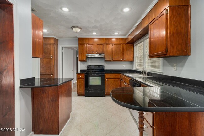 Building Photo - 1496 Wesleyan Dr