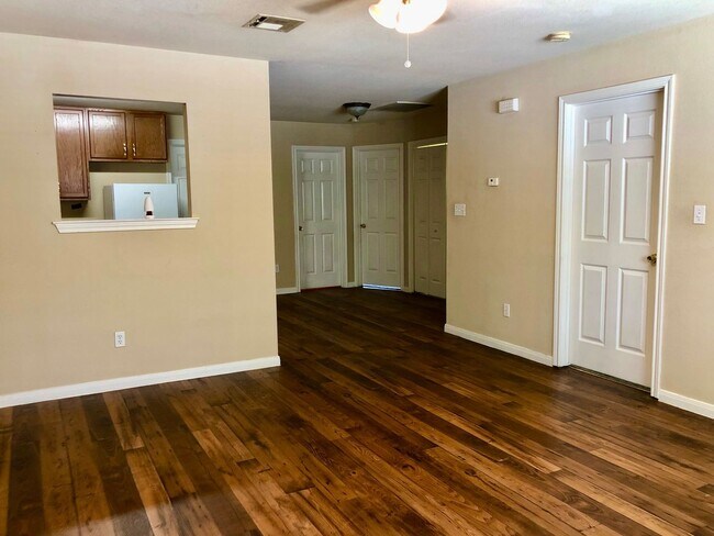 Foto del edificio - 3bd/2ba Attached Home