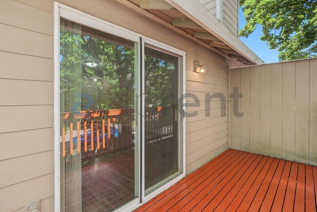 Building Photo - Unit D