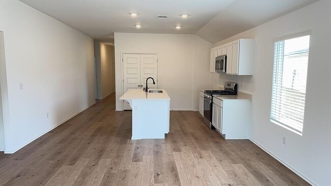 Building Photo - 3433 Little Creek Dr