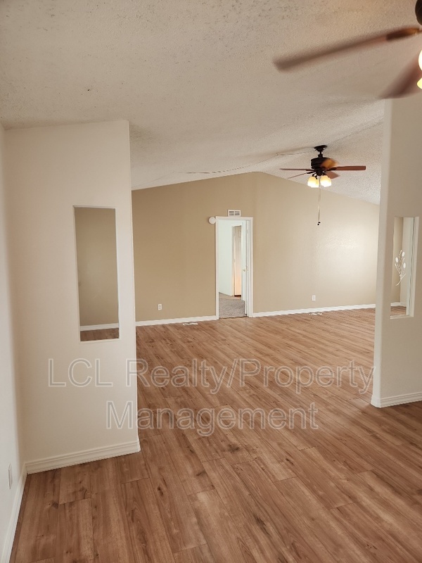 Building Photo - 25795 Leon Rd