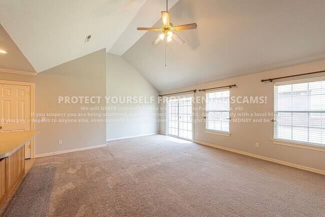Foto del edificio - 245 Ravenwood Rd