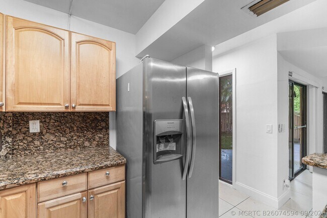 Foto del edificio - 8254 Severn Dr