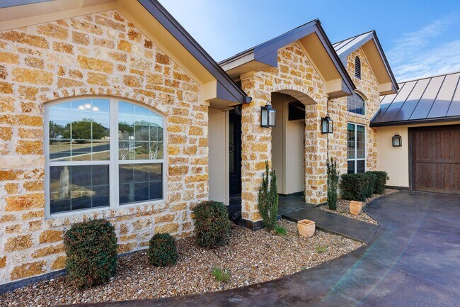 Foto del edificio - 204 Cat Canyon Rd