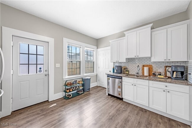 Building Photo - 1276 W 67th St