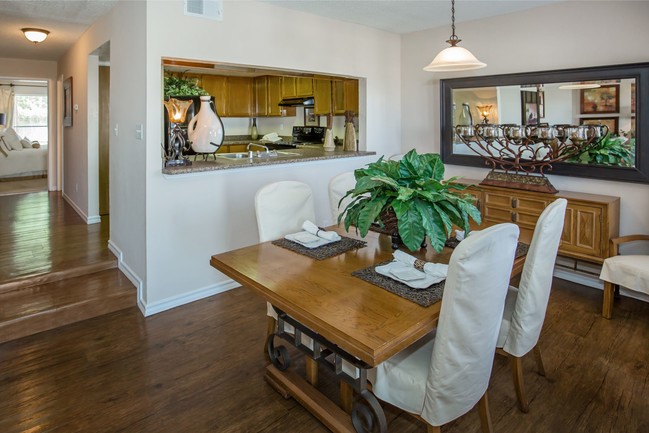 Separate Dining Areas - The Pointe Apartments