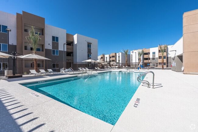 Luxury Pool and Spa - Landing 36