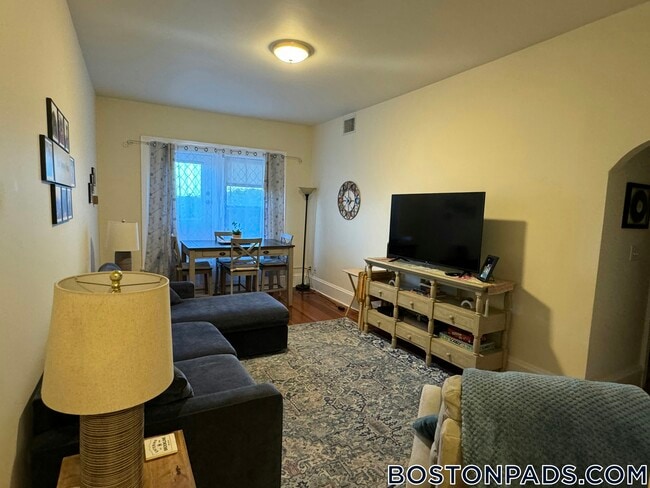 Building Photo - 1463 Beacon St
