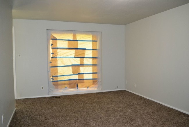 Building Photo - Large Duplex