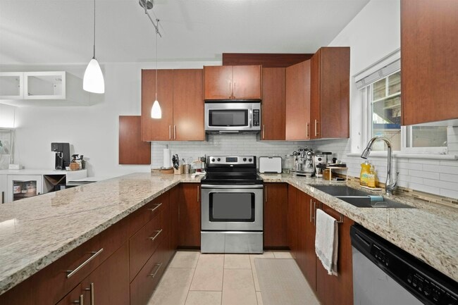 Building Photo - 368 Ellesmere Av