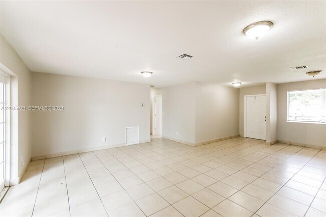 Foto del edificio - 4115 NW 185th St