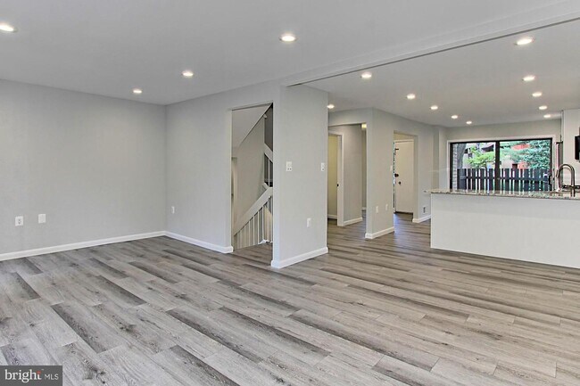 Building Photo - 11159 Saffold Way