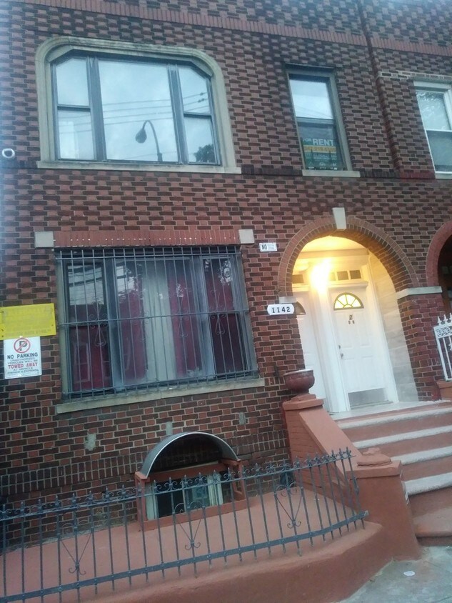 1142 Manor Ave, Bronx, NY 10472 Townhome Rentals in Bronx NY