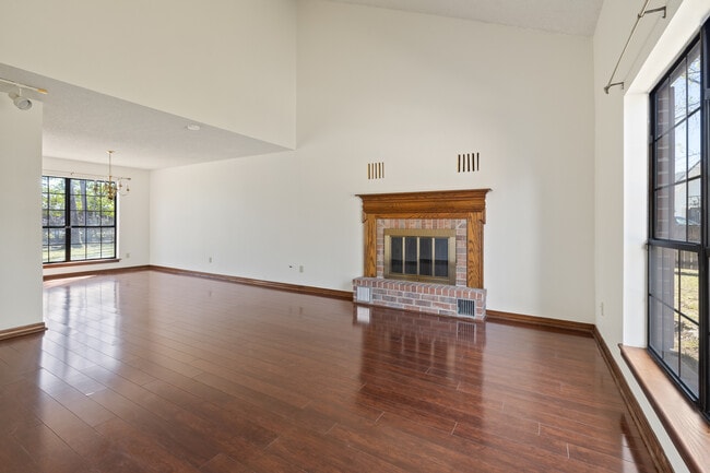 Building Photo - 109 Redwing Cir