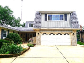 Building Photo - 831 Heritage Dr