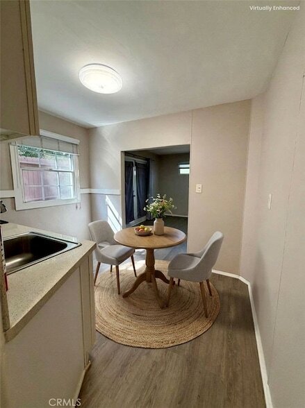 Foto del edificio - 1542 E Woodbury Rd