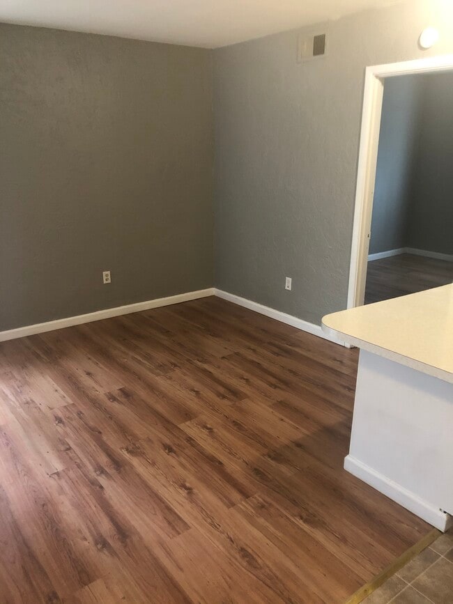 Living room - 800 Cunningham Ave