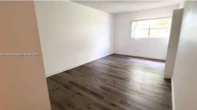 Building Photo - 1305 W 53rd St