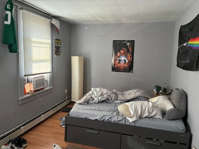 Building Photo - HUGE 4 BED 3 BATH CLOSE TO CAMPUS!! OAKLAND RENTAL 5/1!