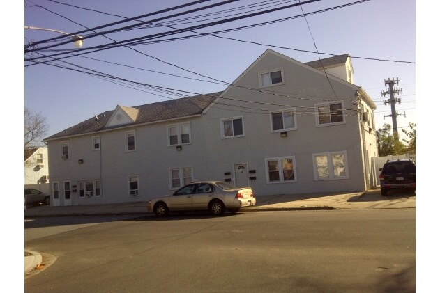 Foto principal - 99 Nassau Ln