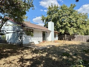 Building Photo - 1203 Yorkshire Ln