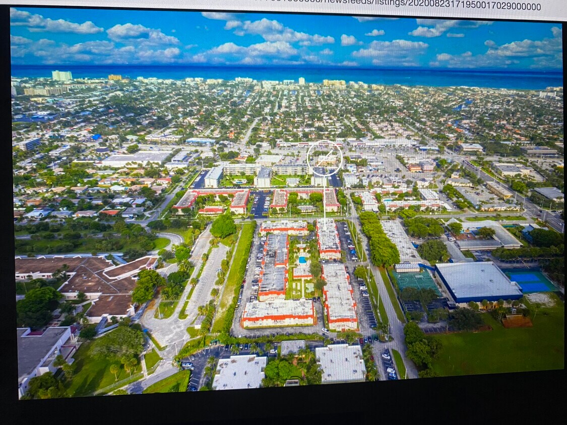 Building Photo - 475 SE 8th St