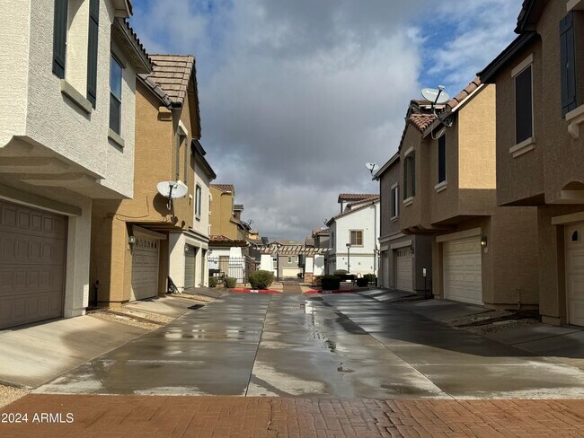 Foto del edificio - 446 N Alder Ct