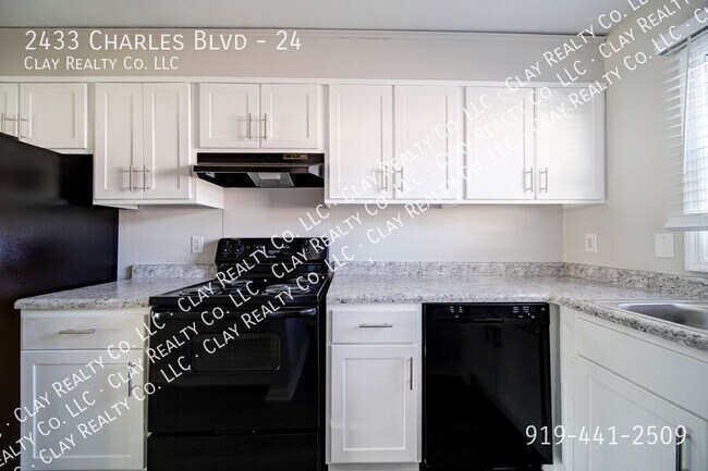 Foto del edificio - 2433 Charles Blvd